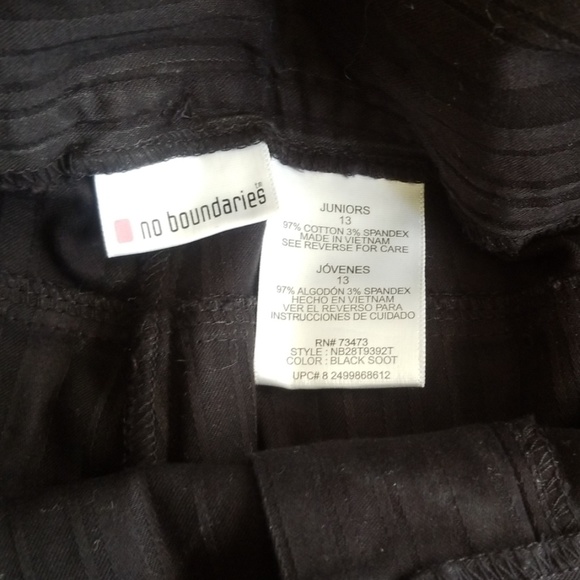 Shorts - Picture 3 of 4